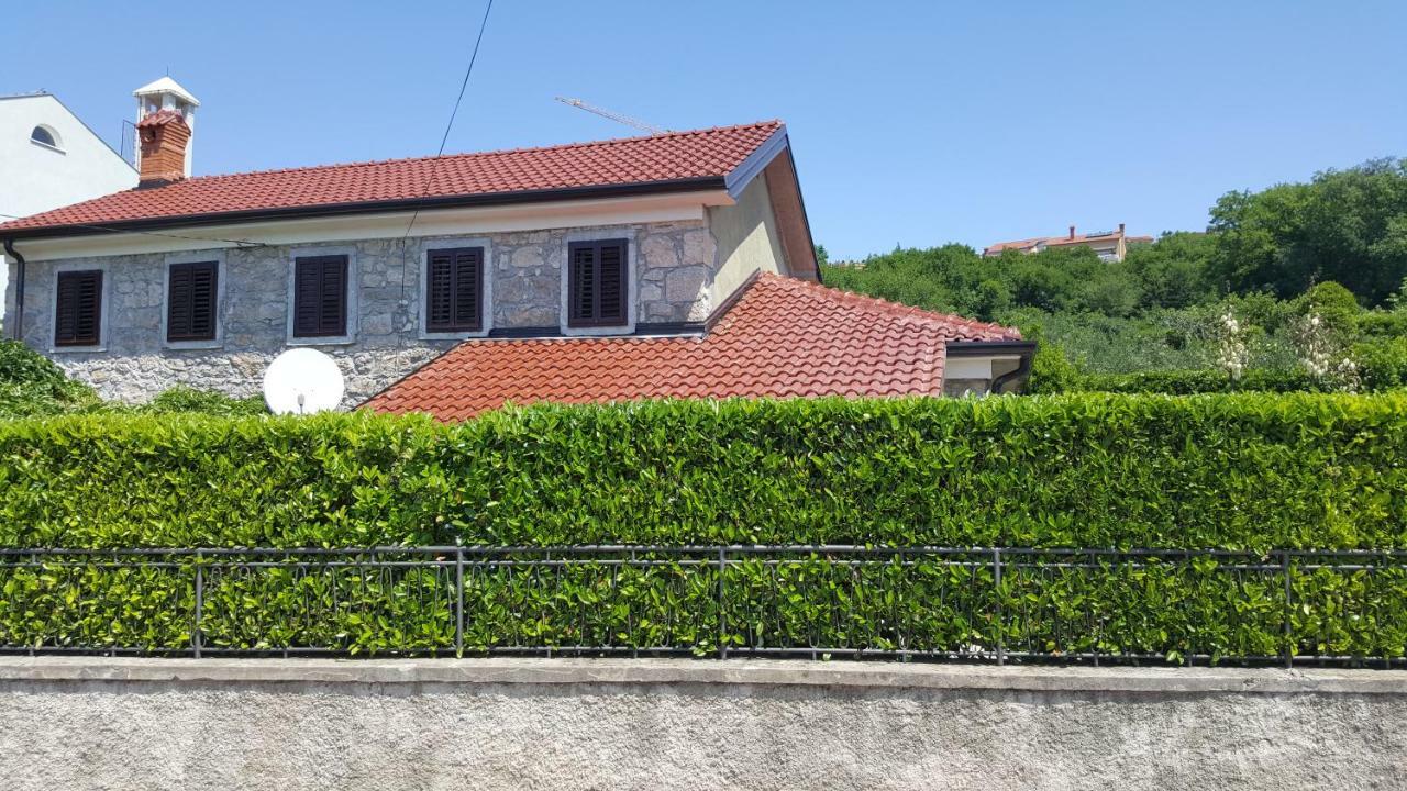 Apartman Pelcic,With Wifi And Free Parking Кострена Екстер'єр фото