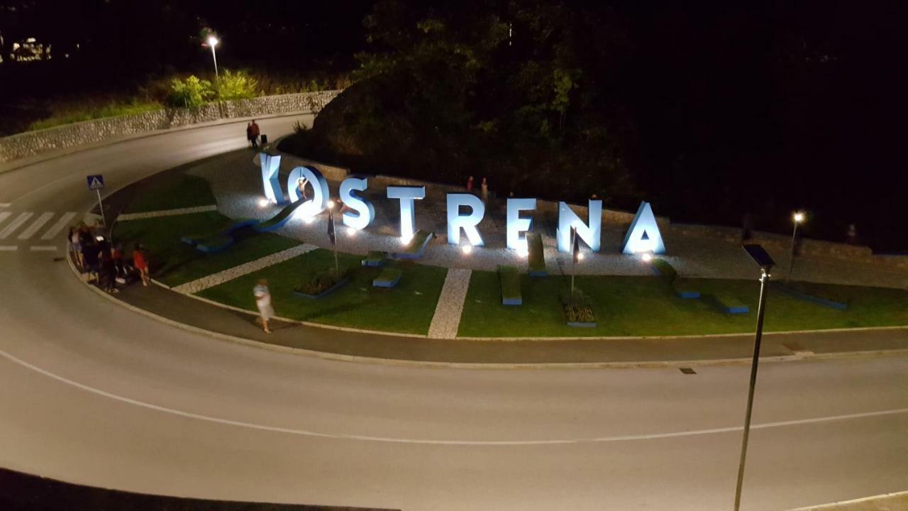 Apartman Pelcic,With Wifi And Free Parking Кострена Екстер'єр фото